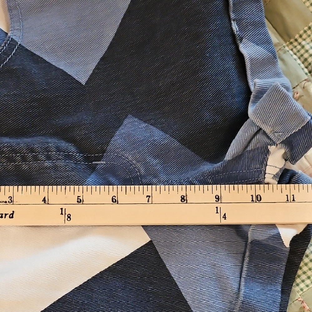 Almost Famous Color-Blocked Shorts - Size 7 - Picture 4 of 8